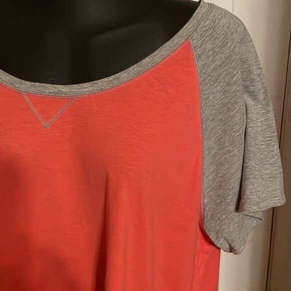 NWOT 2XL Hanes melon/salmon color w/gray short sleeves rounded hem shirt - Picture 5 of 14